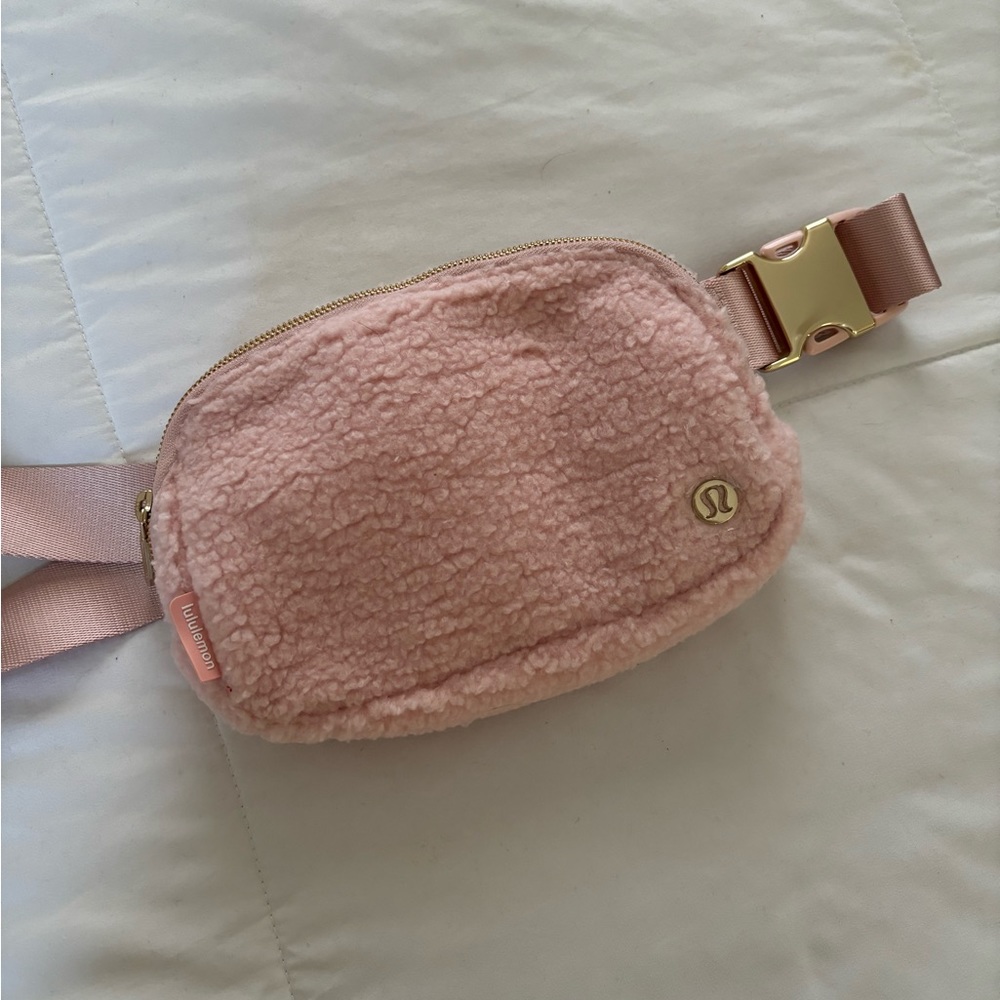 Lululemon Sherpa Belt Bag Pink